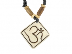 Knochen Kette Om Aum Symbol weiß