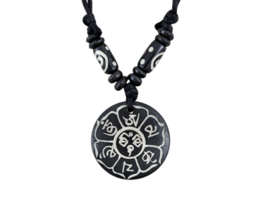 Knochen Kette mit den Augen Buddhas und Mantra
