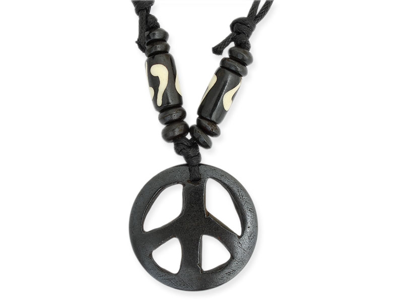 Halskette mit geschnitzten Peace Anhänger