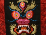 Tibetischer handbestickter Mahakala Türbehang rot
